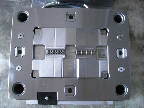 精密塑料模具制造.jpg 精密塑料模具制造.jpg