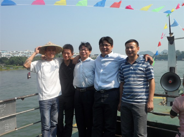 鴻凱運在漓江.jpg 鴻凱運在漓江.jpg