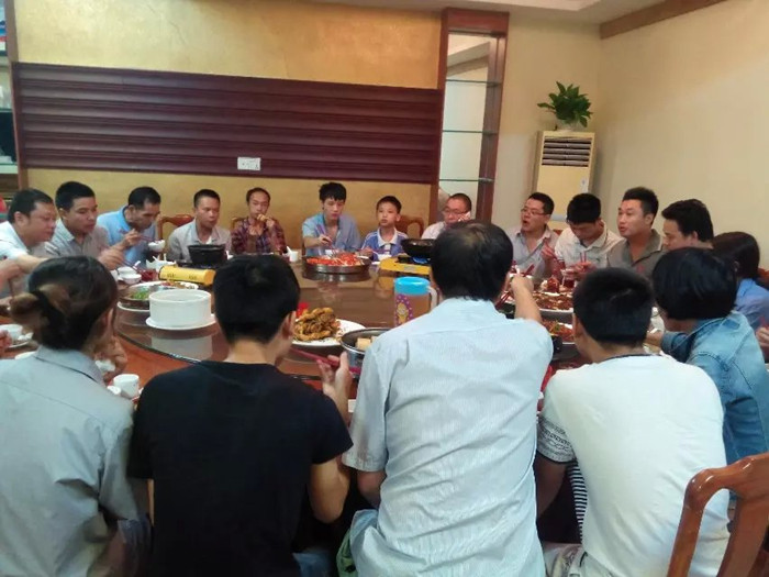 感恩節(jié)聚餐.jpg 感恩節(jié)聚餐.jpg