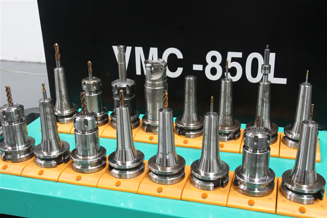 模具加工.jpg 模具加工.jpg