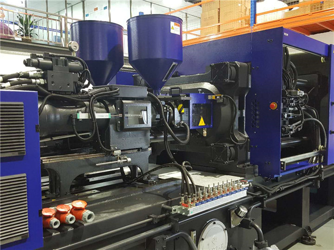 雙色注塑機.jpg 雙色注塑機.jpg